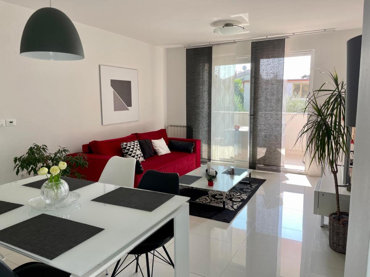 Apartments Bloom Near The Beach Пореч Екстериор снимка