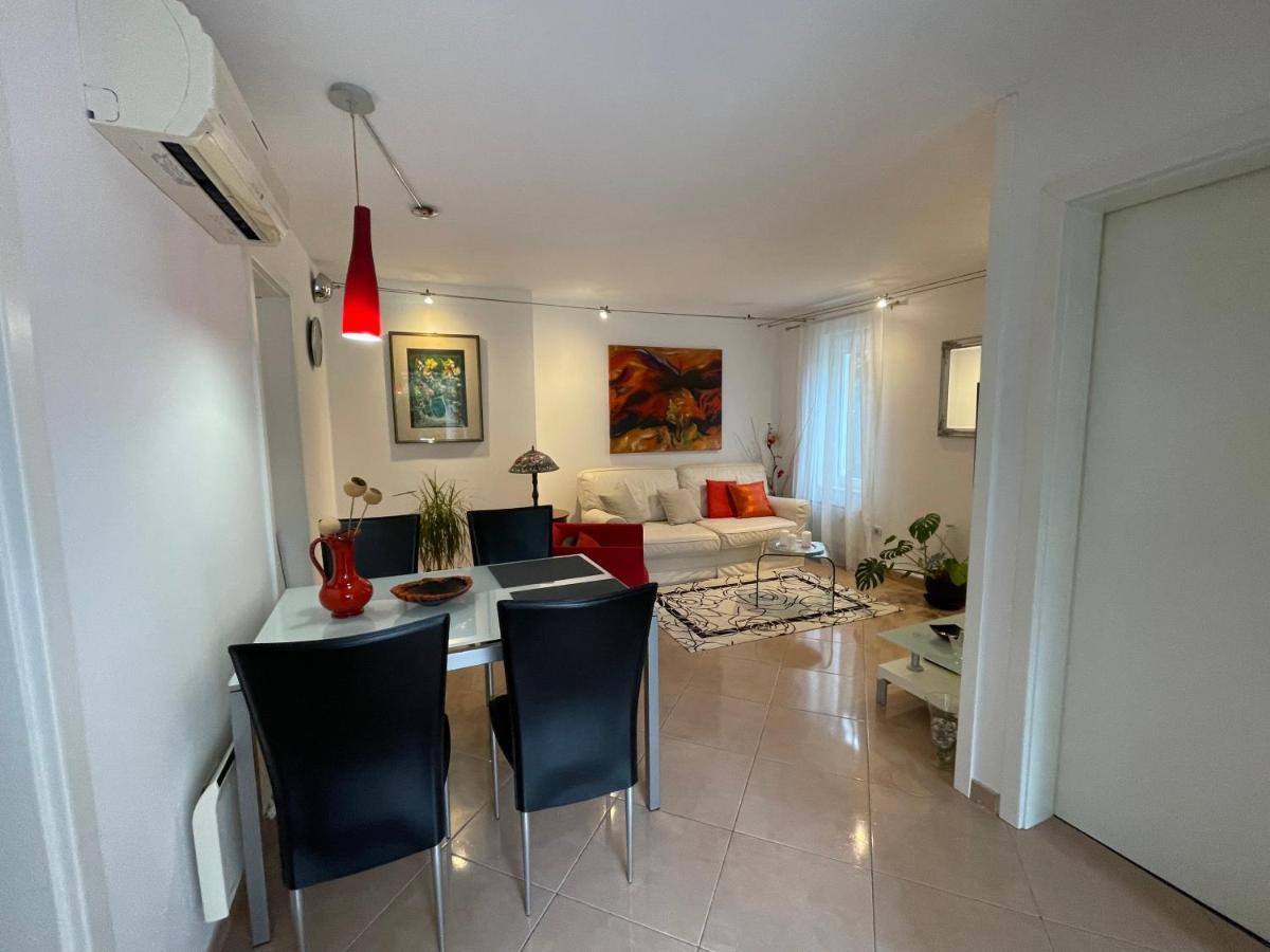 Apartments Bloom Near The Beach Пореч Екстериор снимка