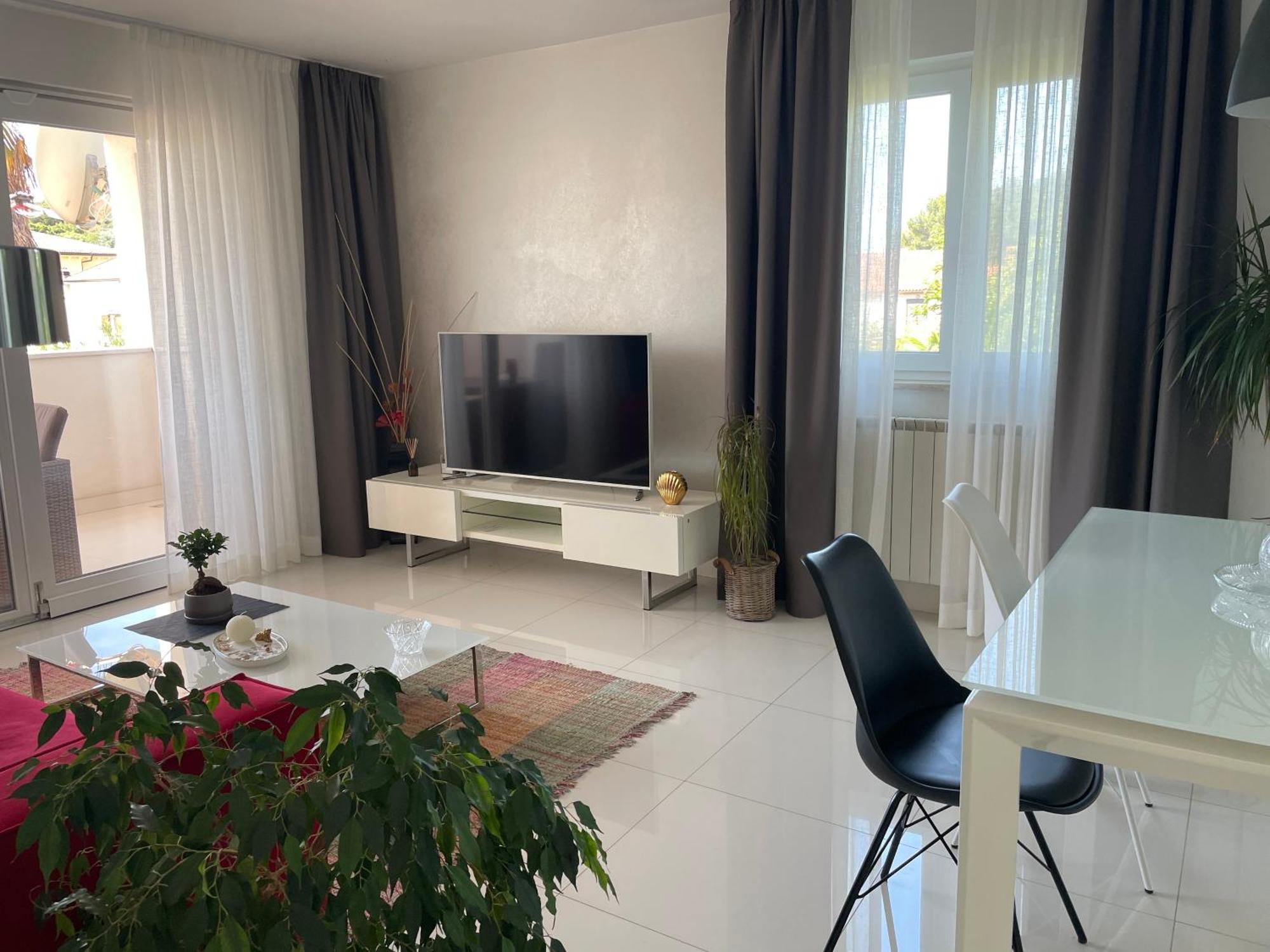 Apartments Bloom Near The Beach Пореч Екстериор снимка