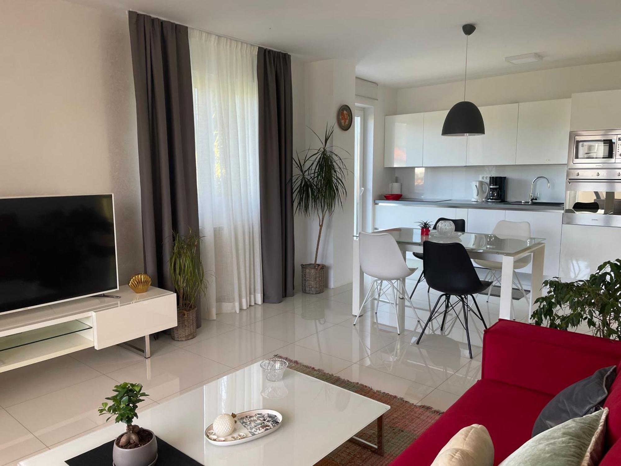 Apartments Bloom Near The Beach Пореч Екстериор снимка